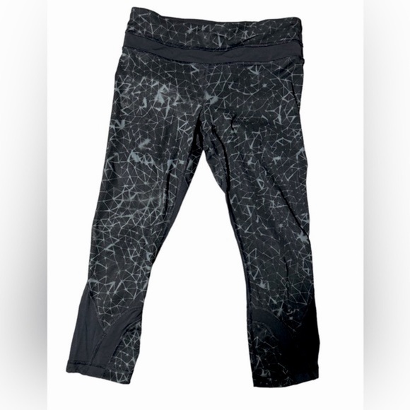 Lululemon Run Inspire Crop Il Star Crushed‎ Print Size 6 Black - Picture 1 of 5